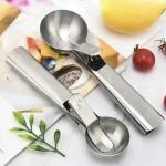 سكوب بوظة مع كبسة