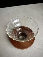 ⁦دربر V60 قمع زجاجي مع خشب⁩ - الصورة ⁦3⁩